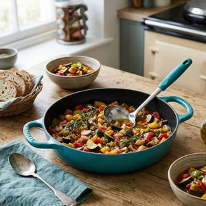 cacarola_redonda_everyday_28cm_bleu_riviera_lecreuset -1-